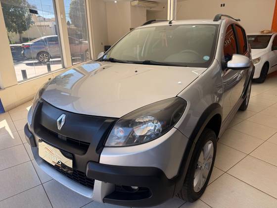 RENAULT SANDERO 1.6 STEPWAY 16V FLEX 4P MANUAL RENAULT SANDERO 1.6 STEPWAY 16V FLEX 4P MANUAL